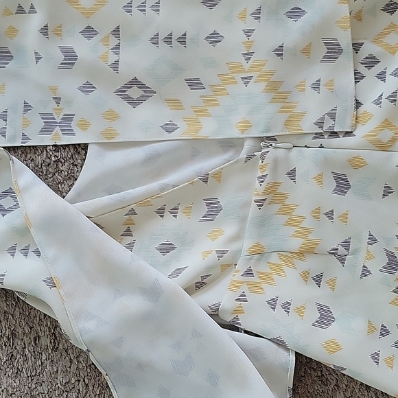 Trafaluc by Zara Triangle Arrow Print Short Romper - Picture 9 of 11